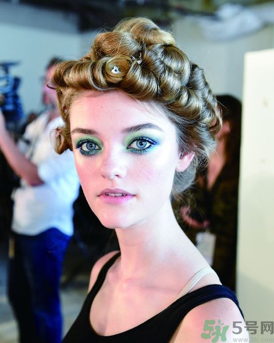 �۲ʲ�ױ��ô��?���ɫ�������ɱ���